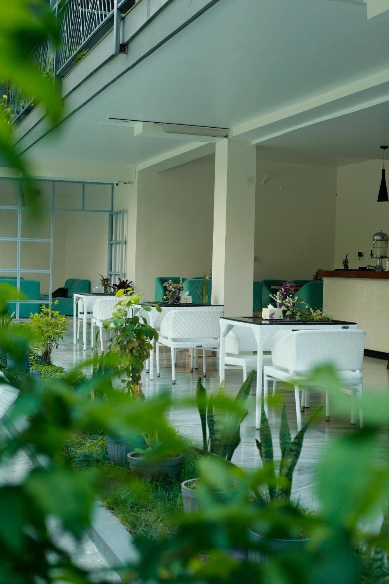 Hotel Swapna Bagh- Your Place 포카라 외부 사진